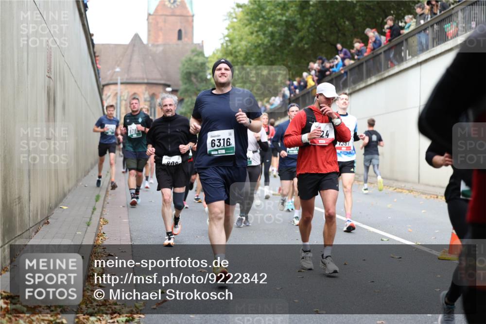 05.10.2025 - 20. swb-Marathon Bremen Michael Strokosch http://msf.ph/oto/9222842 05.10.2025 13:02:48 Laufen 878, 800, 6316, 74, 7381 meine-sportfotos.de