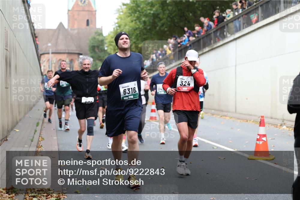 05.10.2025 - 20. swb-Marathon Bremen Michael Strokosch http://msf.ph/oto/9222843 05.10.2025 13:02:49 Laufen 6316, 84, 324 meine-sportfotos.de