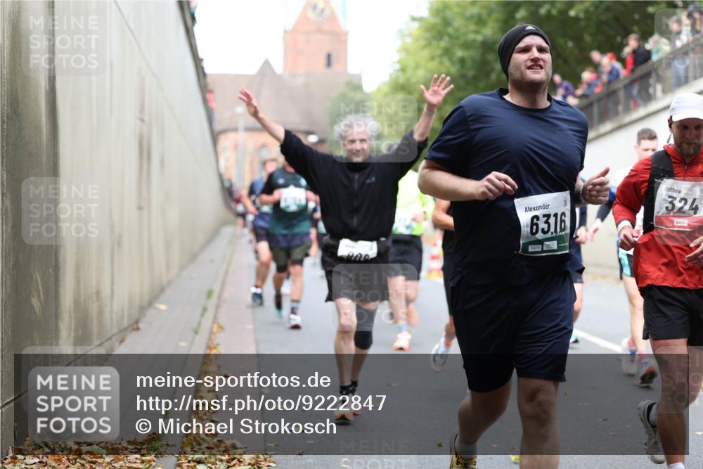 05.10.2025 - 20. swb-Marathon Bremen Michael Strokosch http://msf.ph/oto/9222847 05.10.2025 13:02:50 Laufen 63, 16, 05219, 324 meine-sportfotos.de