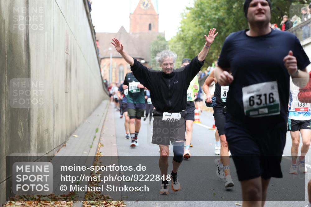 05.10.2025 - 20. swb-Marathon Bremen Michael Strokosch http://msf.ph/oto/9222848 05.10.2025 13:02:50 Laufen 8784, 8, 6316, 1381 meine-sportfotos.de