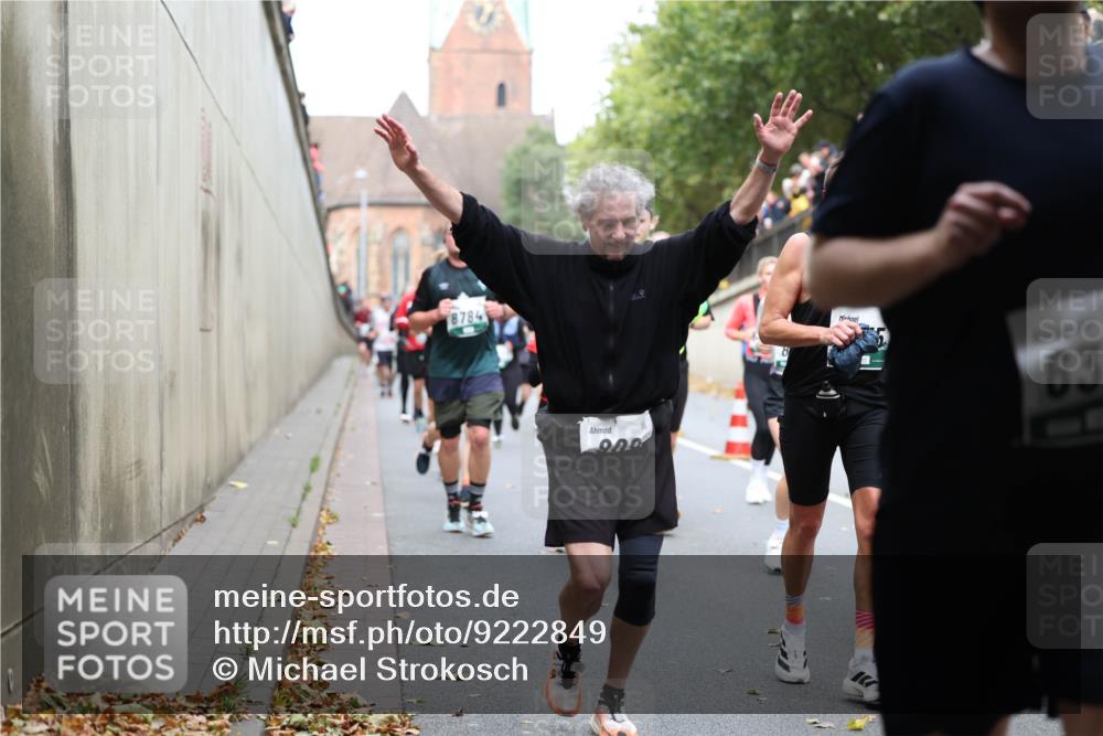 05.10.2025 - 20. swb-Marathon Bremen Michael Strokosch http://msf.ph/oto/9222849 05.10.2025 13:02:50 Laufen 8784, 900, 8, 63 meine-sportfotos.de
