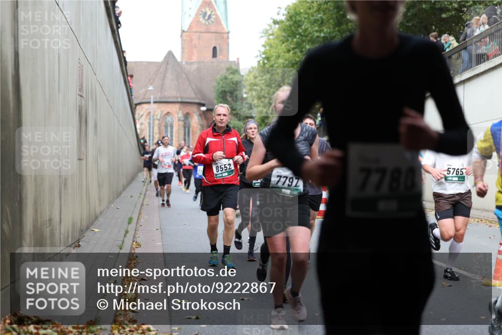 05.10.2025 - 20. swb-Marathon Bremen Michael Strokosch http://msf.ph/oto/9222867 05.10.2025 13:02:55 Laufen 8552, 7792, 7780, 5765 meine-sportfotos.de