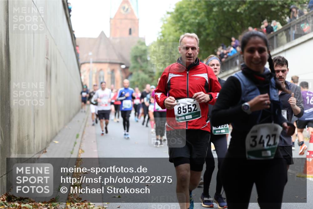 05.10.2025 - 20. swb-Marathon Bremen Michael Strokosch http://msf.ph/oto/9222875 05.10.2025 13:02:57 Laufen 8552, 3427, 16 meine-sportfotos.de