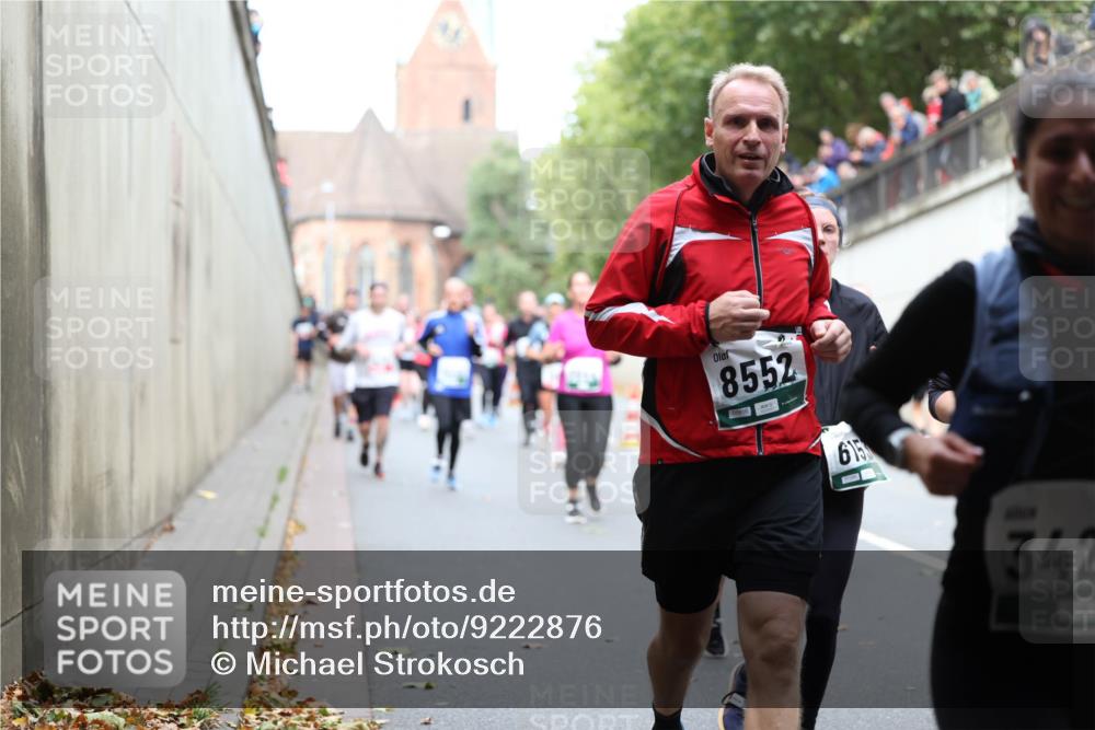 05.10.2025 - 20. swb-Marathon Bremen Michael Strokosch http://msf.ph/oto/9222876 05.10.2025 13:02:58 Laufen 8552, 615, 342 meine-sportfotos.de