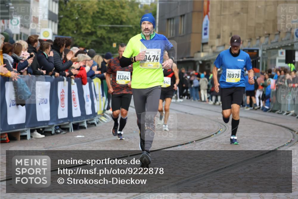 05.10.2025 - 20. swb-Marathon Bremen Strokosch-Dieckow http://msf.ph/oto/9222878 05.10.2025 10:43:10 Ziel 9006, 10474, 10541, 10553, 10979, 11304, 11476 meine-sportfotos.de