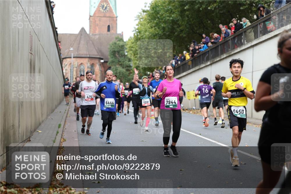 05.10.2025 - 20. swb-Marathon Bremen Michael Strokosch http://msf.ph/oto/9222879 05.10.2025 13:02:59 Laufen 475, 5444, 451, 1310, 7944, 16, 6450 meine-sportfotos.de
