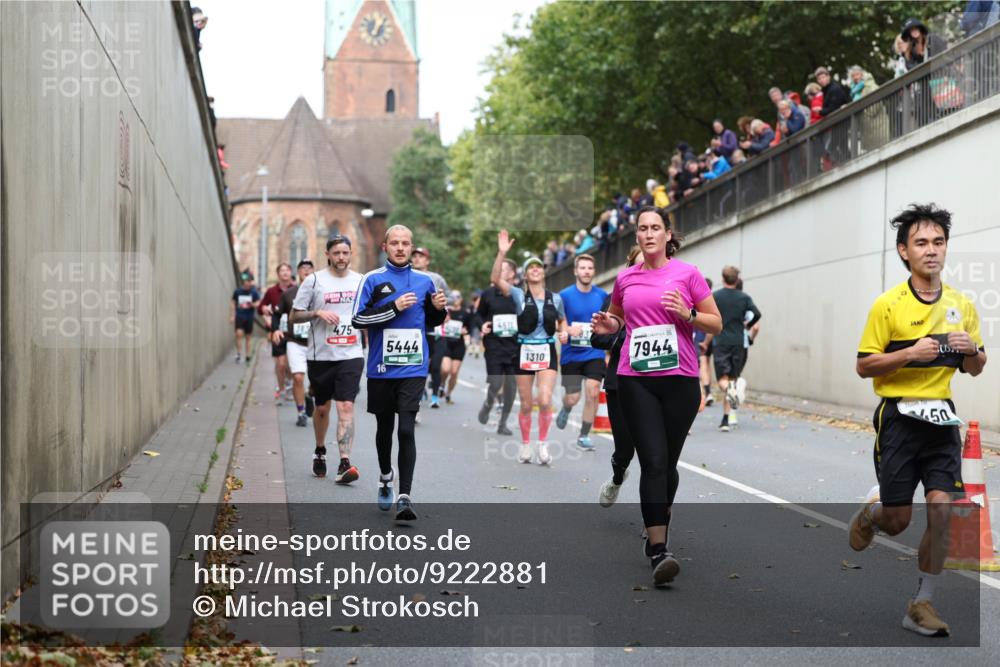 05.10.2025 - 20. swb-Marathon Bremen Michael Strokosch http://msf.ph/oto/9222881 05.10.2025 13:02:59 Laufen 475, 16, 5444, 4511, 1310, 7944, 50 meine-sportfotos.de
