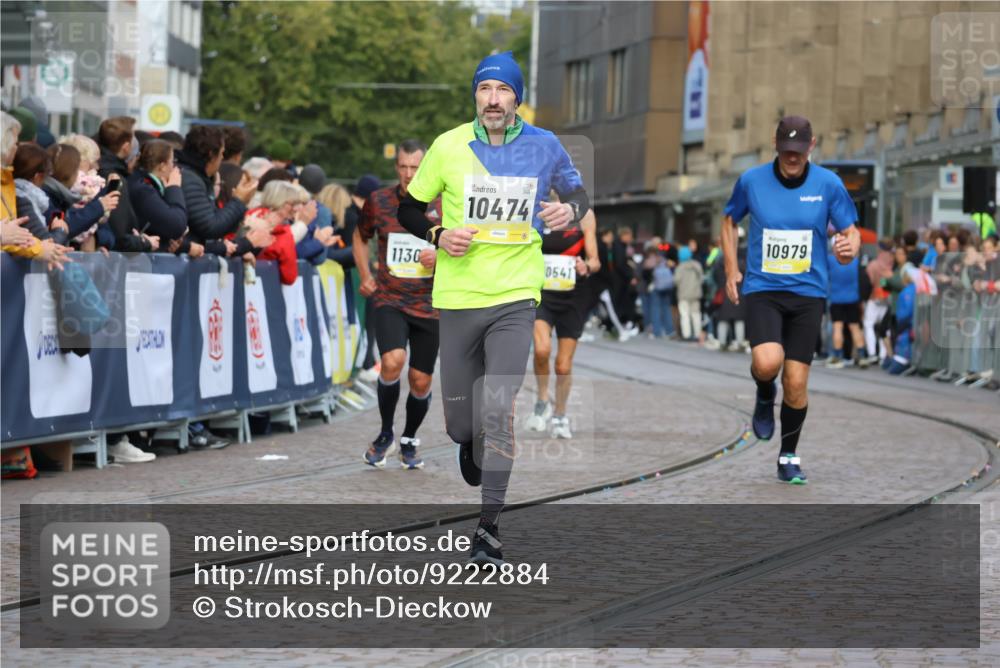 05.10.2025 - 20. swb-Marathon Bremen Strokosch-Dieckow http://msf.ph/oto/9222884 05.10.2025 10:43:10 Ziel 9006, 10474, 10541, 10553, 10979, 11304, 11476 meine-sportfotos.de