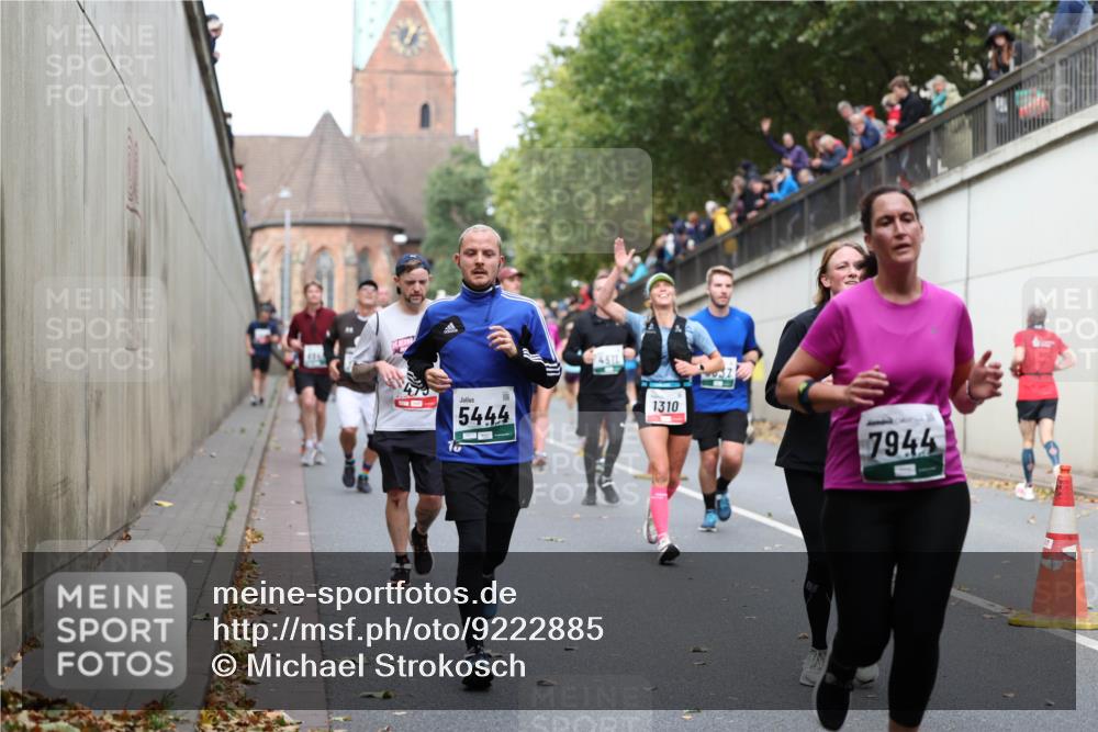 05.10.2025 - 20. swb-Marathon Bremen Michael Strokosch http://msf.ph/oto/9222885 05.10.2025 13:03:01 Laufen 473, 5444, 4511, 1310, 7944 meine-sportfotos.de