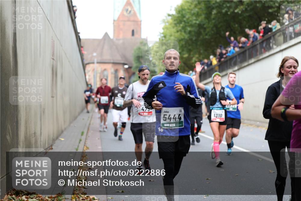 05.10.2025 - 20. swb-Marathon Bremen Michael Strokosch http://msf.ph/oto/9222886 05.10.2025 13:03:01 Laufen 5444, 1310 meine-sportfotos.de