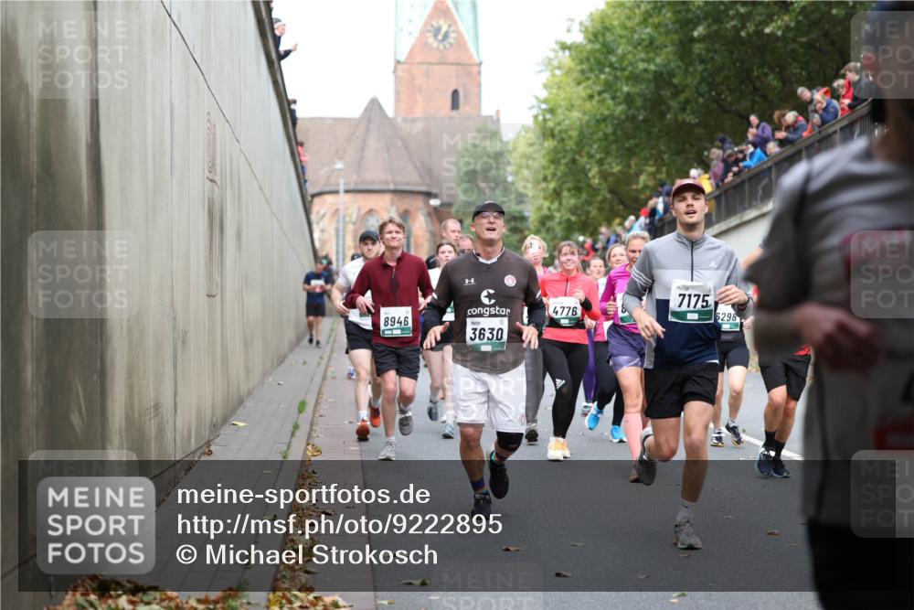05.10.2025 - 20. swb-Marathon Bremen Michael Strokosch http://msf.ph/oto/9222895 05.10.2025 13:03:04 Laufen 8946, 3630, 4776, 7175, 6298 meine-sportfotos.de