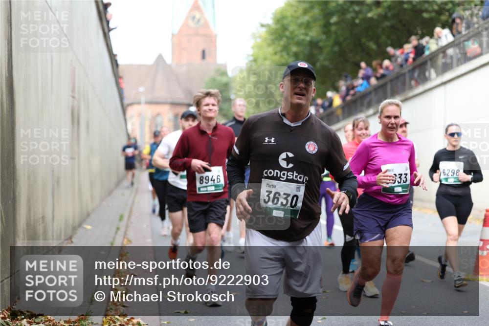 05.10.2025 - 20. swb-Marathon Bremen Michael Strokosch http://msf.ph/oto/9222903 05.10.2025 13:03:06 Laufen 8946, 3630, 337, 6298 meine-sportfotos.de