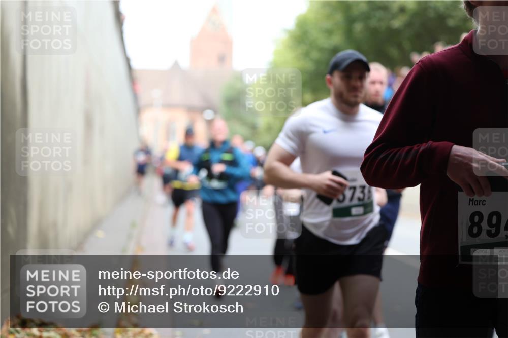 05.10.2025 - 20. swb-Marathon Bremen Michael Strokosch http://msf.ph/oto/9222910 05.10.2025 13:03:08 Laufen 373, 89, 04004 meine-sportfotos.de