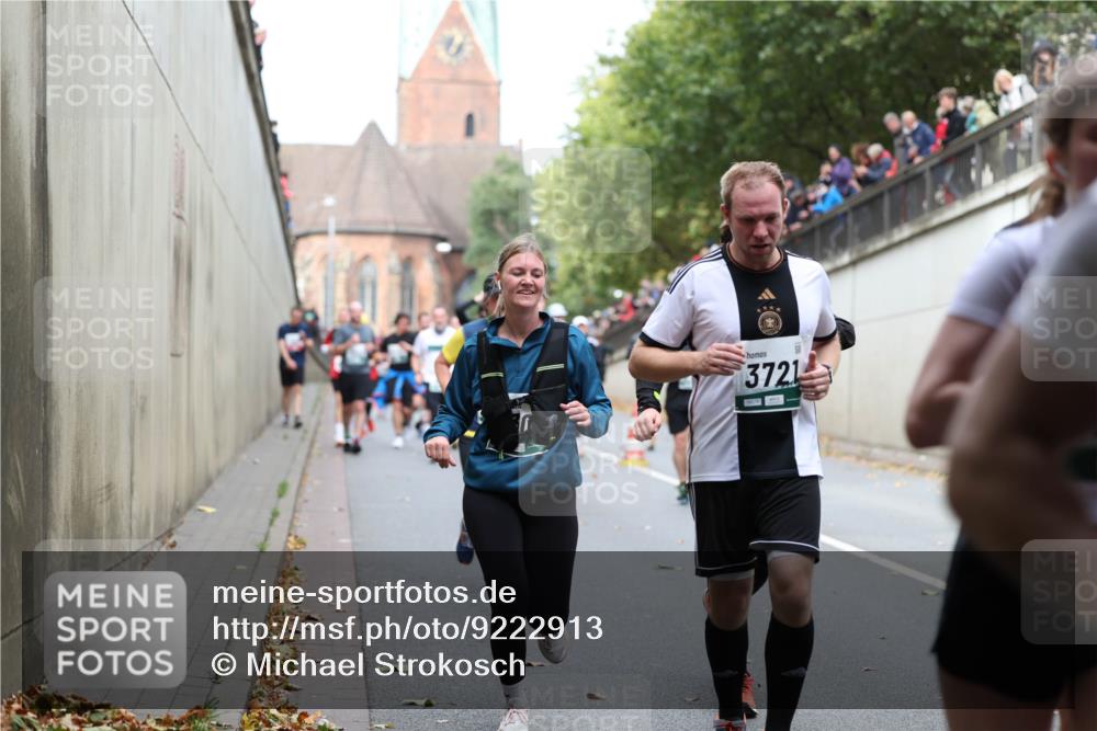 05.10.2025 - 20. swb-Marathon Bremen Michael Strokosch http://msf.ph/oto/9222913 05.10.2025 13:03:09 Laufen 3721 meine-sportfotos.de