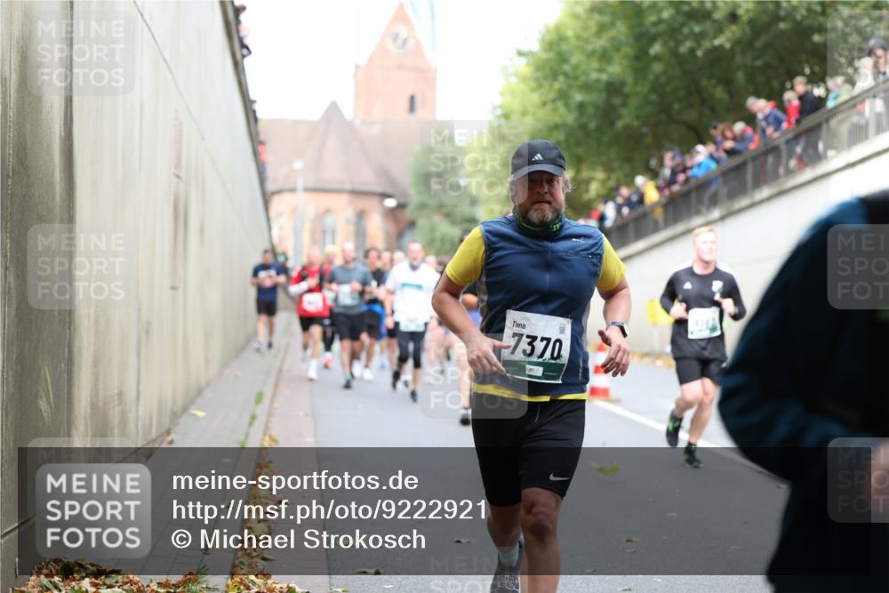 05.10.2025 - 20. swb-Marathon Bremen Michael Strokosch http://msf.ph/oto/9222921 05.10.2025 13:03:11 Laufen 7370 meine-sportfotos.de