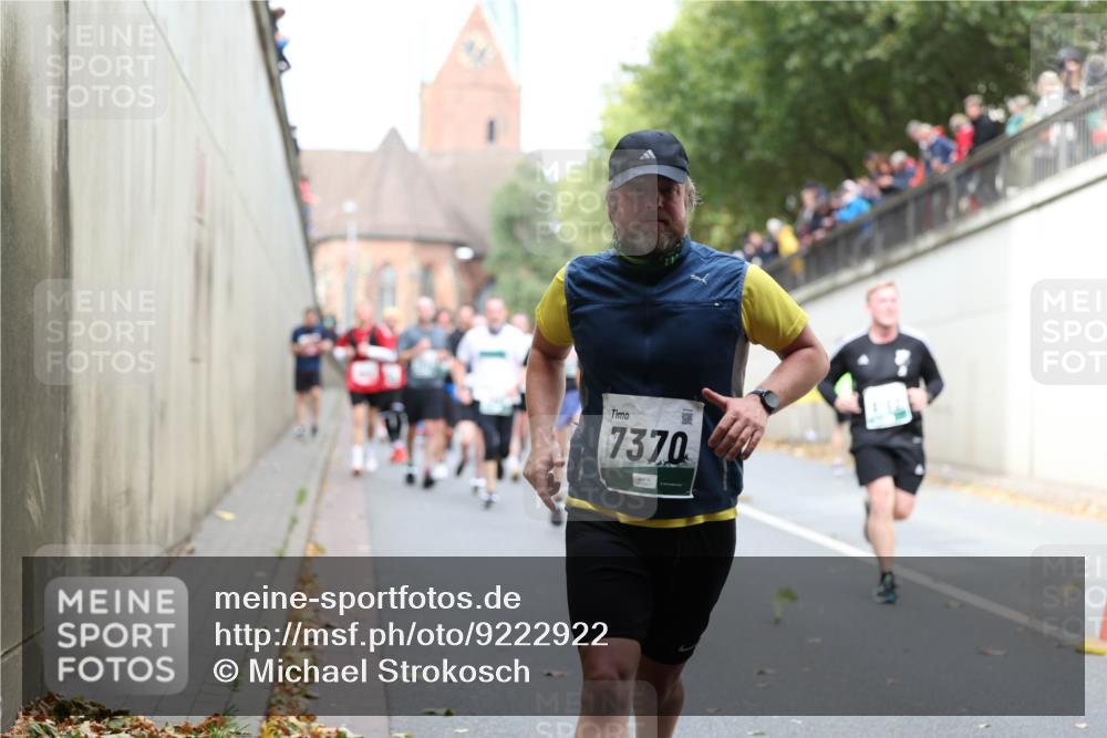 05.10.2025 - 20. swb-Marathon Bremen Michael Strokosch http://msf.ph/oto/9222922 05.10.2025 13:03:11 Laufen 7370 meine-sportfotos.de