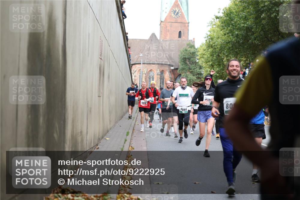 05.10.2025 - 20. swb-Marathon Bremen Michael Strokosch http://msf.ph/oto/9222925 05.10.2025 13:03:12 Laufen 1940, 8998, 10, 80 meine-sportfotos.de