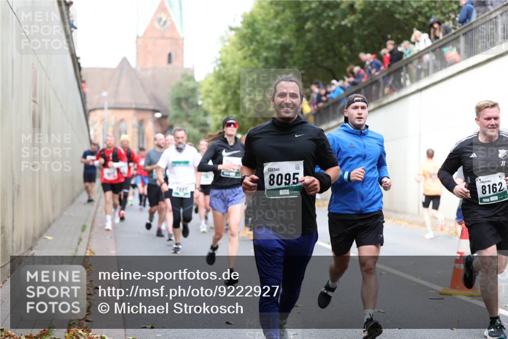 05.10.2025 - 20. swb-Marathon Bremen Michael Strokosch http://msf.ph/oto/9222927 05.10.2025 13:03:12 Laufen 8095, 8162 meine-sportfotos.de