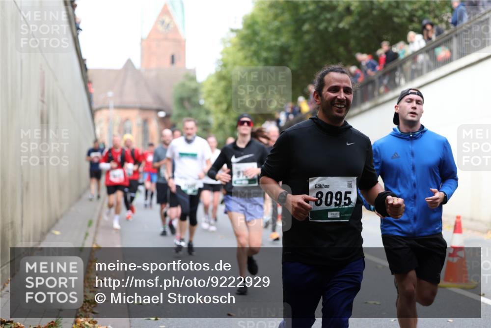 05.10.2025 - 20. swb-Marathon Bremen Michael Strokosch http://msf.ph/oto/9222929 05.10.2025 13:03:13 Laufen 8095 meine-sportfotos.de