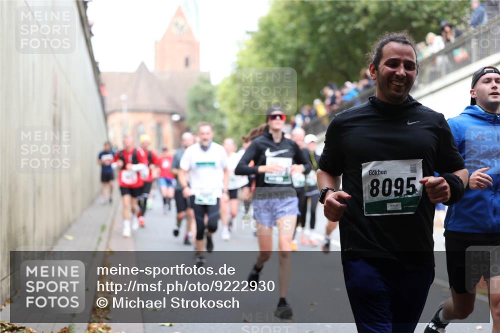 05.10.2025 - 20. swb-Marathon Bremen Michael Strokosch http://msf.ph/oto/9222930 05.10.2025 13:03:13 Laufen 8095 meine-sportfotos.de