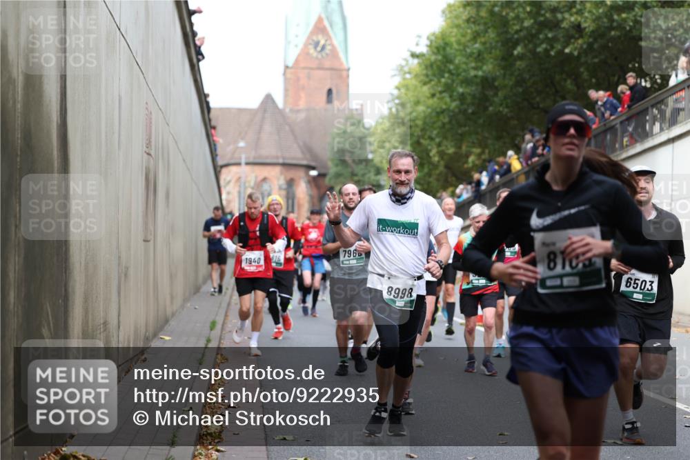 05.10.2025 - 20. swb-Marathon Bremen Michael Strokosch http://msf.ph/oto/9222935 05.10.2025 13:03:14 Laufen 1940, 916, 796, 810, 8998, 6503 meine-sportfotos.de