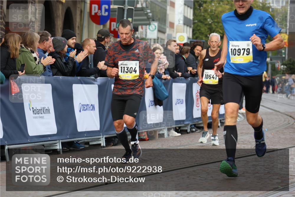 05.10.2025 - 20. swb-Marathon Bremen Strokosch-Dieckow http://msf.ph/oto/9222938 05.10.2025 10:43:13 Ziel 10474, 10541, 10979, 11304 meine-sportfotos.de