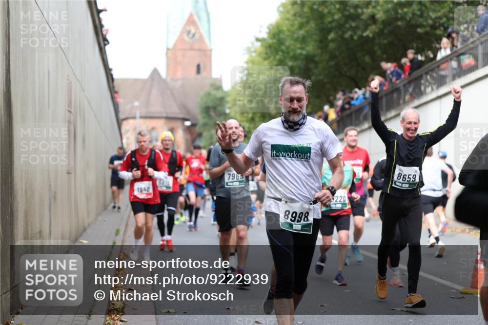05.10.2025 - 20. swb-Marathon Bremen Michael Strokosch http://msf.ph/oto/9222939 05.10.2025 13:03:15 Laufen 1940, 7968, 8998, 220, 8659 meine-sportfotos.de