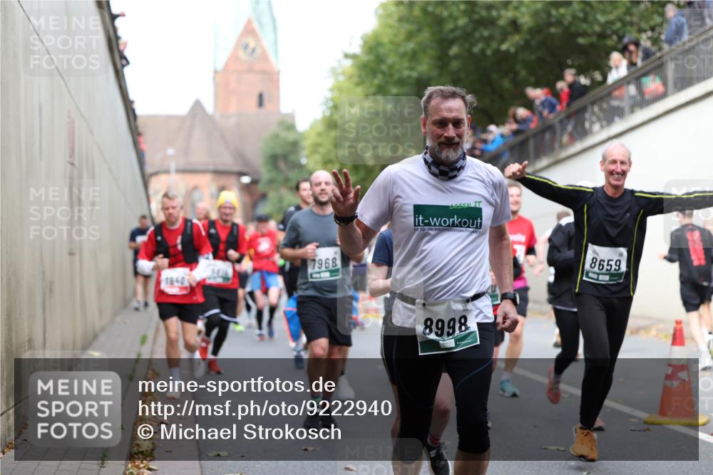 05.10.2025 - 20. swb-Marathon Bremen Michael Strokosch http://msf.ph/oto/9222940 05.10.2025 13:03:15 Laufen 1940, 7968, 8998, 8659 meine-sportfotos.de