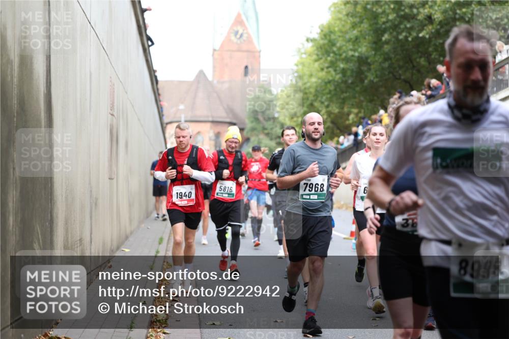 05.10.2025 - 20. swb-Marathon Bremen Michael Strokosch http://msf.ph/oto/9222942 05.10.2025 13:03:16 Laufen 1940, 7968, 6, 5816, 8998 meine-sportfotos.de