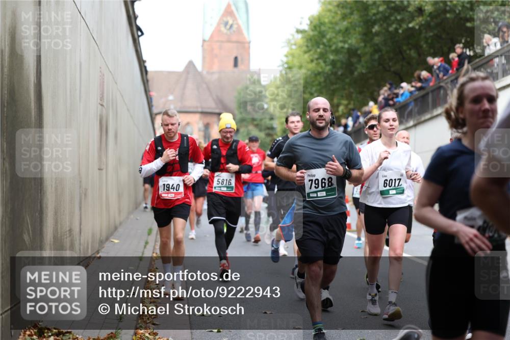 05.10.2025 - 20. swb-Marathon Bremen Michael Strokosch http://msf.ph/oto/9222943 05.10.2025 13:03:16 Laufen 1940, 5816, 7968, 6017 meine-sportfotos.de
