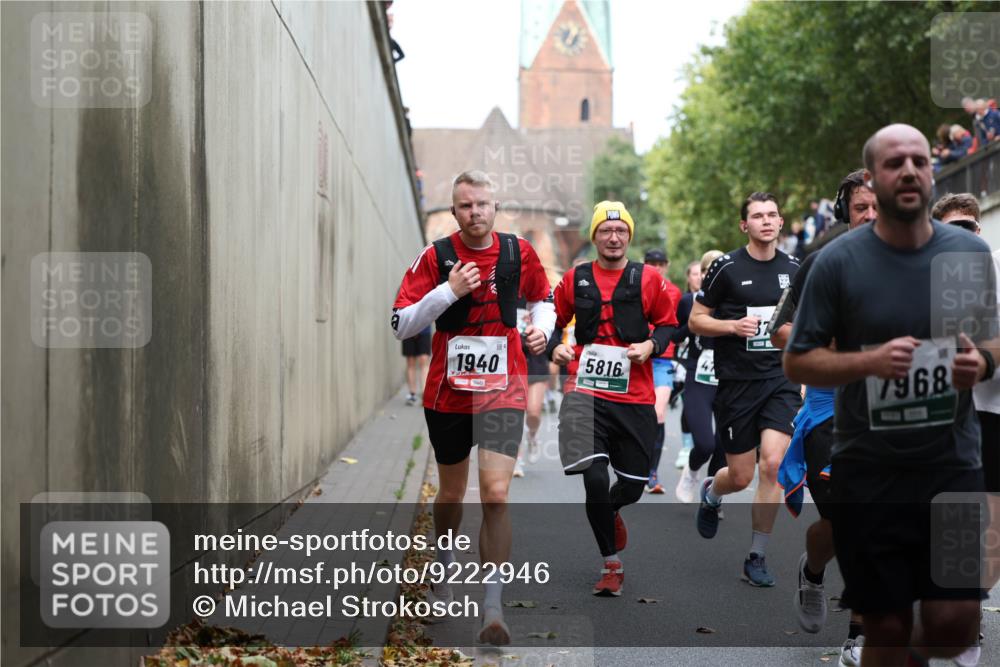 05.10.2025 - 20. swb-Marathon Bremen Michael Strokosch http://msf.ph/oto/9222946 05.10.2025 13:03:17 Laufen 1940, 0100, 5816, 7968 meine-sportfotos.de