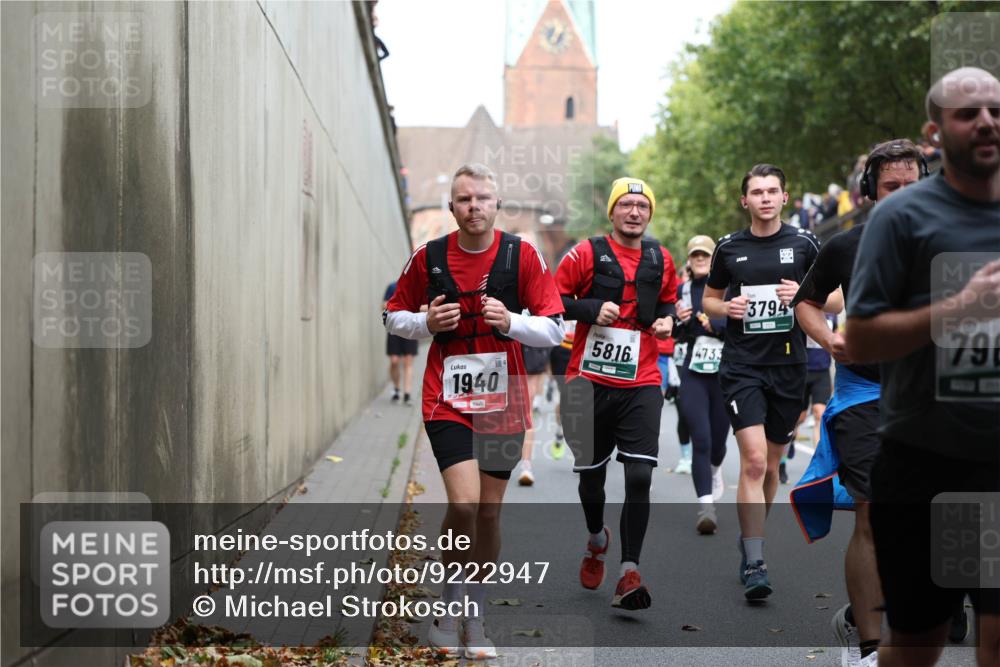 05.10.2025 - 20. swb-Marathon Bremen Michael Strokosch http://msf.ph/oto/9222947 05.10.2025 13:03:17 Laufen 1940, 5816, 4733, 3794, 796 meine-sportfotos.de
