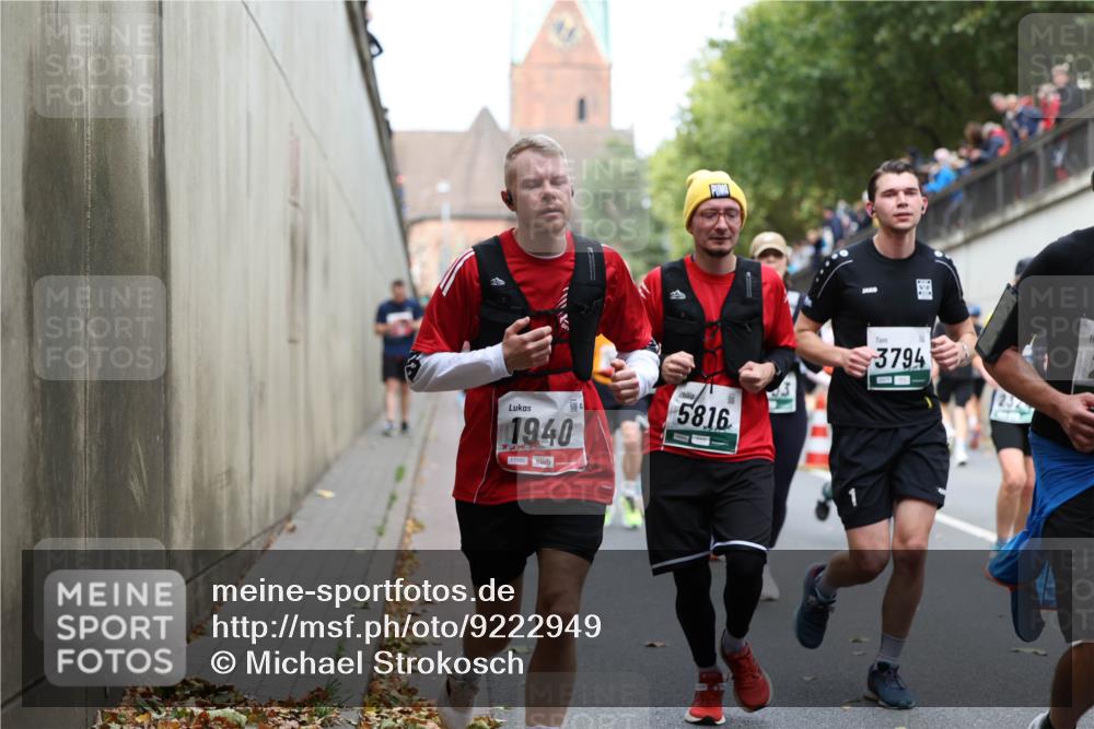 05.10.2025 - 20. swb-Marathon Bremen Michael Strokosch http://msf.ph/oto/9222949 05.10.2025 13:03:18 Laufen 1940, 01580, 5816, 3794, 232 meine-sportfotos.de