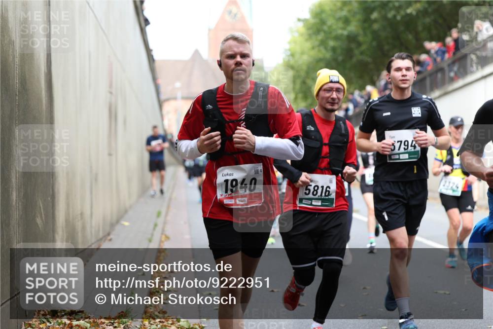 05.10.2025 - 20. swb-Marathon Bremen Michael Strokosch http://msf.ph/oto/9222951 05.10.2025 13:03:18 Laufen 1940, 01580, 5816, 5794, 2326 meine-sportfotos.de