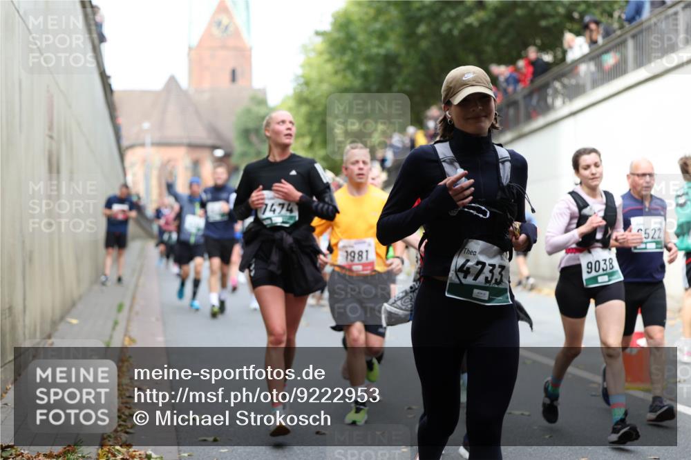 05.10.2025 - 20. swb-Marathon Bremen Michael Strokosch http://msf.ph/oto/9222953 05.10.2025 13:03:20 Laufen 7474, 1981, 4733, 9038, 522 meine-sportfotos.de