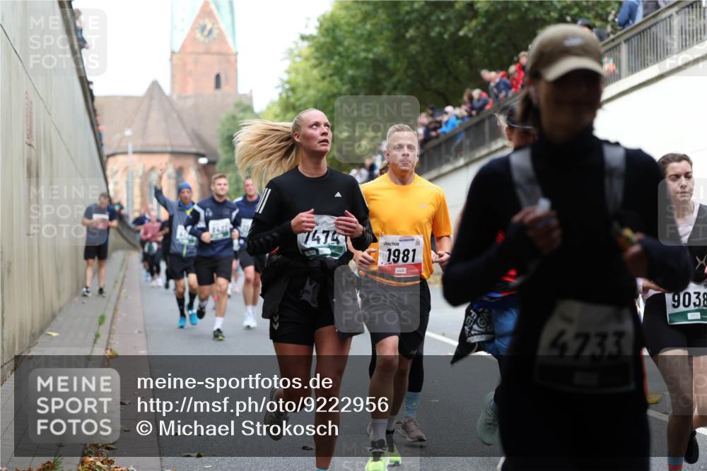 05.10.2025 - 20. swb-Marathon Bremen Michael Strokosch http://msf.ph/oto/9222956 05.10.2025 13:03:20 Laufen 7475, 1981, 4733, 1903, 9038 meine-sportfotos.de