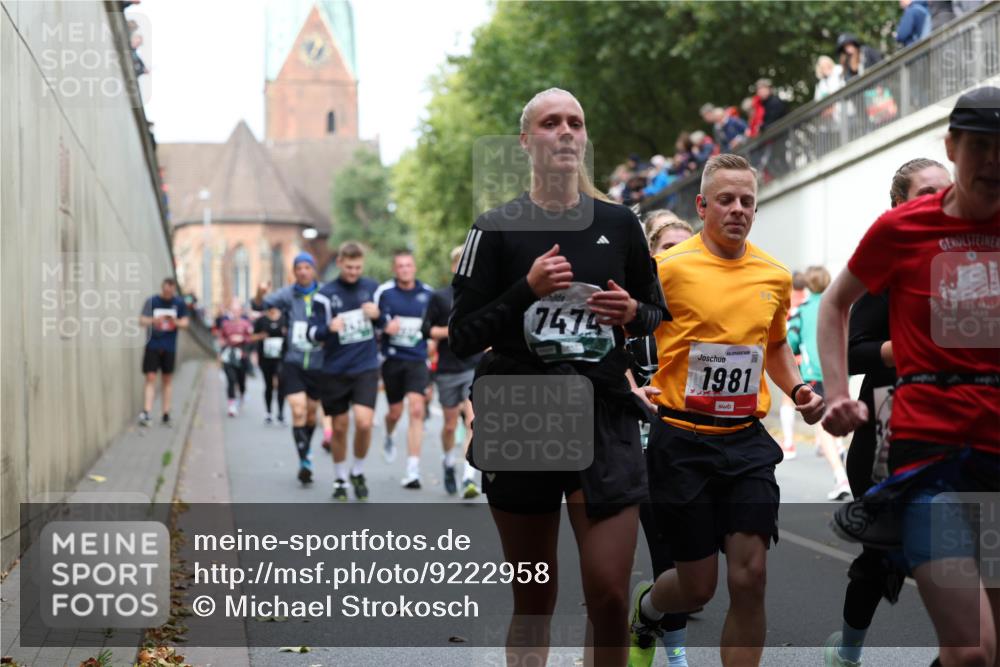 05.10.2025 - 20. swb-Marathon Bremen Michael Strokosch http://msf.ph/oto/9222958 05.10.2025 13:03:21 Laufen 7475, 1981, 2029 meine-sportfotos.de