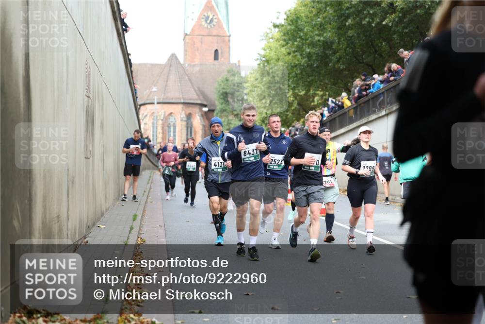05.10.2025 - 20. swb-Marathon Bremen Michael Strokosch http://msf.ph/oto/9222960 05.10.2025 13:03:22 Laufen 8640, 4135, 8437, 23, 0, 2523, 201, 2299 meine-sportfotos.de