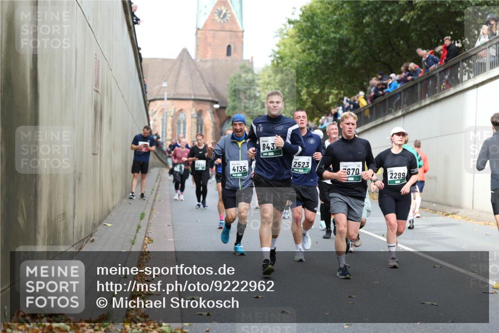 05.10.2025 - 20. swb-Marathon Bremen Michael Strokosch http://msf.ph/oto/9222962 05.10.2025 13:03:22 Laufen 8640, 4135, 843, 2523, 670, 2299 meine-sportfotos.de