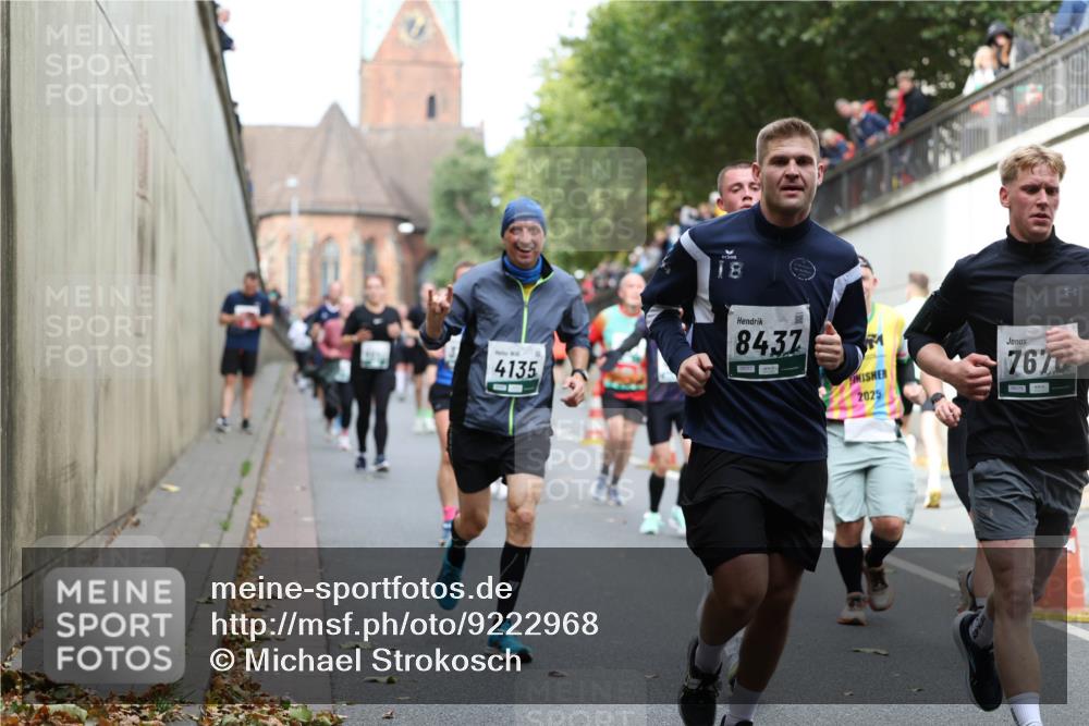 05.10.2025 - 20. swb-Marathon Bremen Michael Strokosch http://msf.ph/oto/9222968 05.10.2025 13:03:24 Laufen 4135, 18, 8437, 2025, 767 meine-sportfotos.de