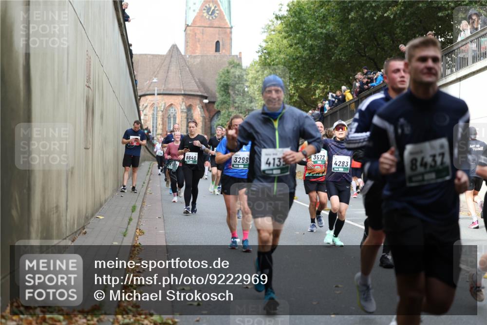 05.10.2025 - 20. swb-Marathon Bremen Michael Strokosch http://msf.ph/oto/9222969 05.10.2025 13:03:24 Laufen 8640, 3572, 3299, 4133, 4283, 8437 meine-sportfotos.de