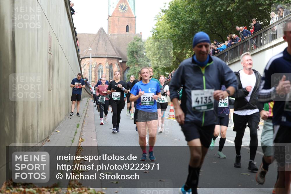 05.10.2025 - 20. swb-Marathon Bremen Michael Strokosch http://msf.ph/oto/9222971 05.10.2025 13:03:24 Laufen 8640, 3299, 127, 4135, 283 meine-sportfotos.de