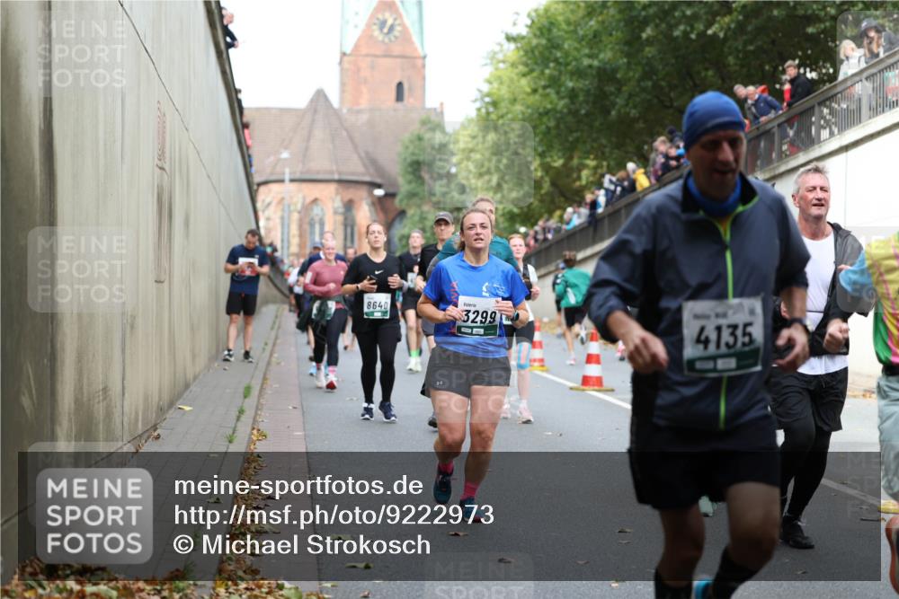 05.10.2025 - 20. swb-Marathon Bremen Michael Strokosch http://msf.ph/oto/9222973 05.10.2025 13:03:25 Laufen 8640, 3299, 4135 meine-sportfotos.de