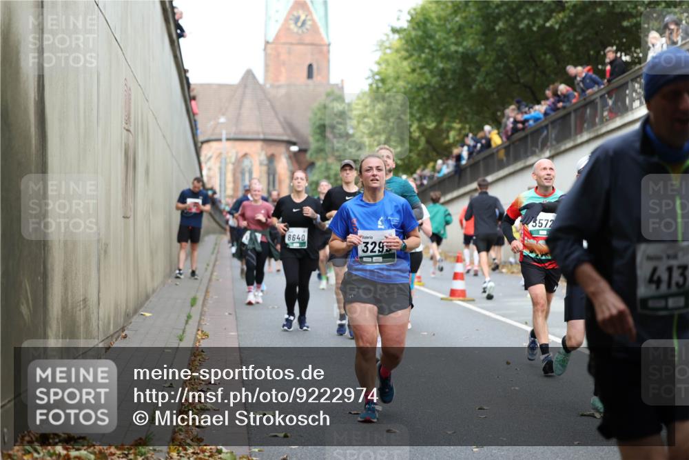 05.10.2025 - 20. swb-Marathon Bremen Michael Strokosch http://msf.ph/oto/9222974 05.10.2025 13:03:25 Laufen 8640, 329, 3572, 413 meine-sportfotos.de