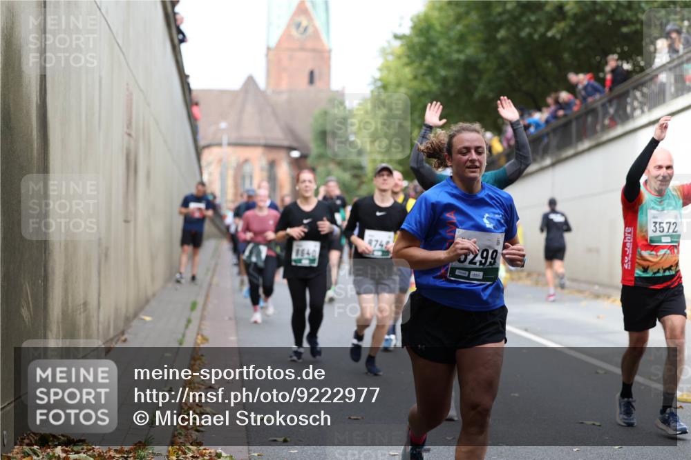 05.10.2025 - 20. swb-Marathon Bremen Michael Strokosch http://msf.ph/oto/9222977 05.10.2025 13:03:26 Laufen 8748, 5299, 09446, 3572 meine-sportfotos.de