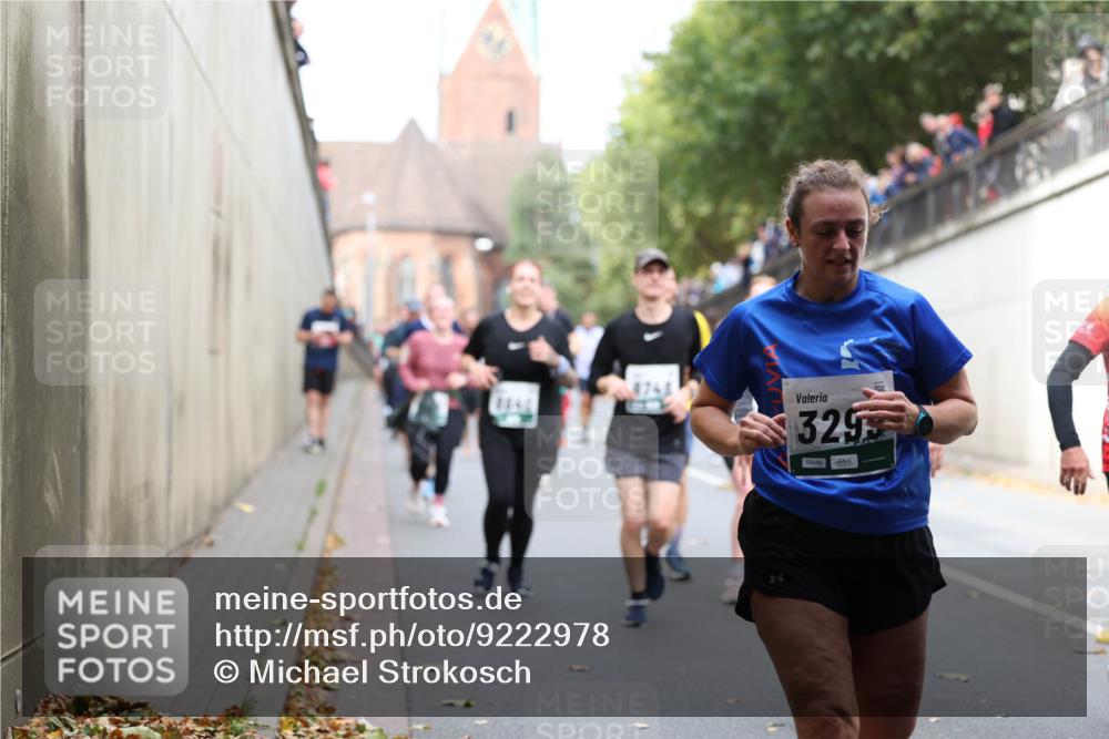 05.10.2025 - 20. swb-Marathon Bremen Michael Strokosch http://msf.ph/oto/9222978 05.10.2025 13:03:26 Laufen 329, 09446 meine-sportfotos.de