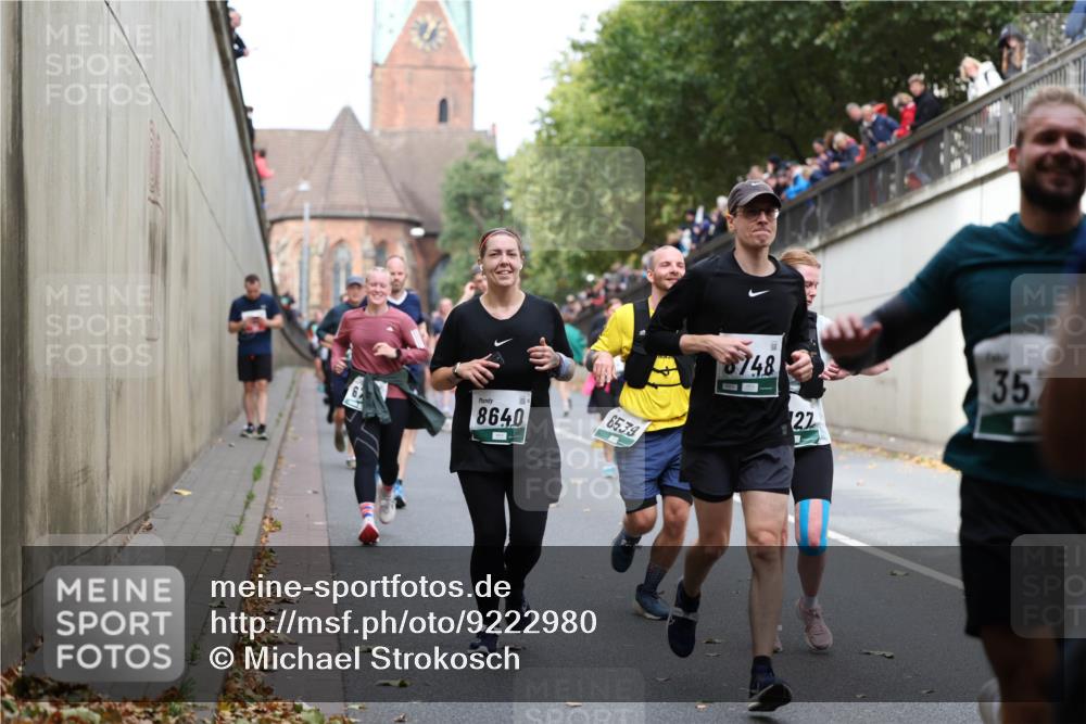 05.10.2025 - 20. swb-Marathon Bremen Michael Strokosch http://msf.ph/oto/9222980 05.10.2025 13:03:27 Laufen 8640, 65, 39, 748, 27, 35 meine-sportfotos.de