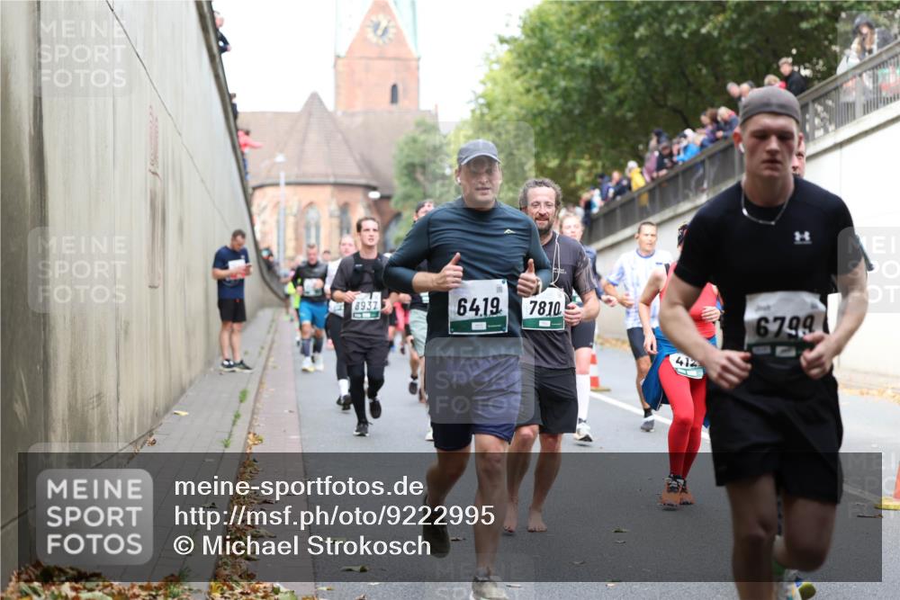05.10.2025 - 20. swb-Marathon Bremen Michael Strokosch http://msf.ph/oto/9222995 05.10.2025 13:03:32 Laufen 8932, 6419, 7810, 412, 6799 meine-sportfotos.de