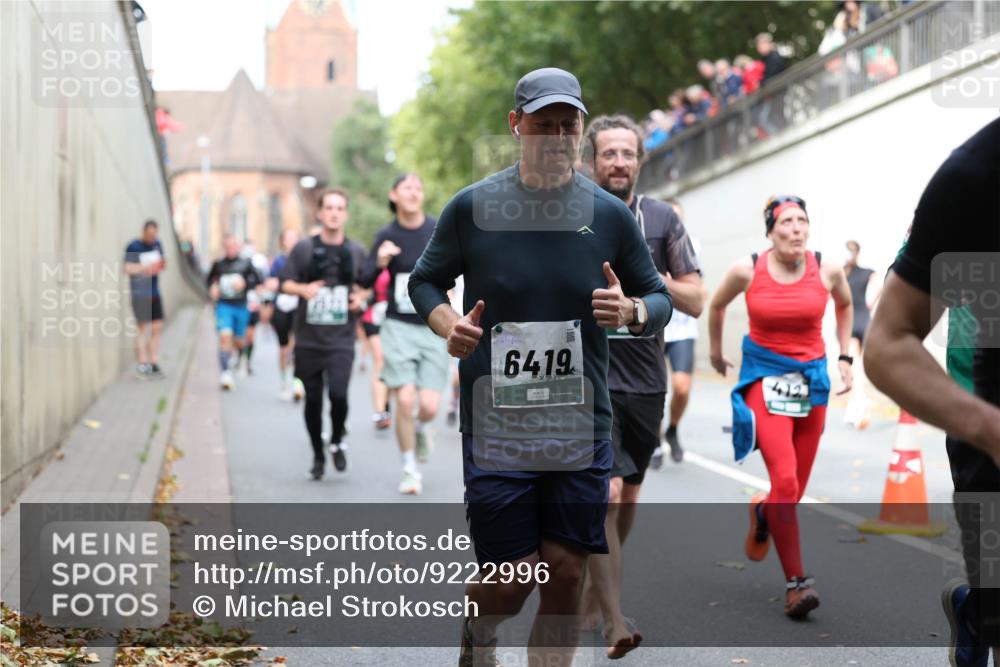 05.10.2025 - 20. swb-Marathon Bremen Michael Strokosch http://msf.ph/oto/9222996 05.10.2025 13:03:33 Laufen 64, 19 meine-sportfotos.de