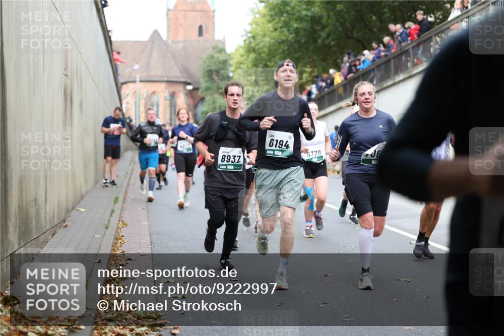 05.10.2025 - 20. swb-Marathon Bremen Michael Strokosch http://msf.ph/oto/9222997 05.10.2025 13:03:34 Laufen 8937, 6194, 5770, 06 meine-sportfotos.de
